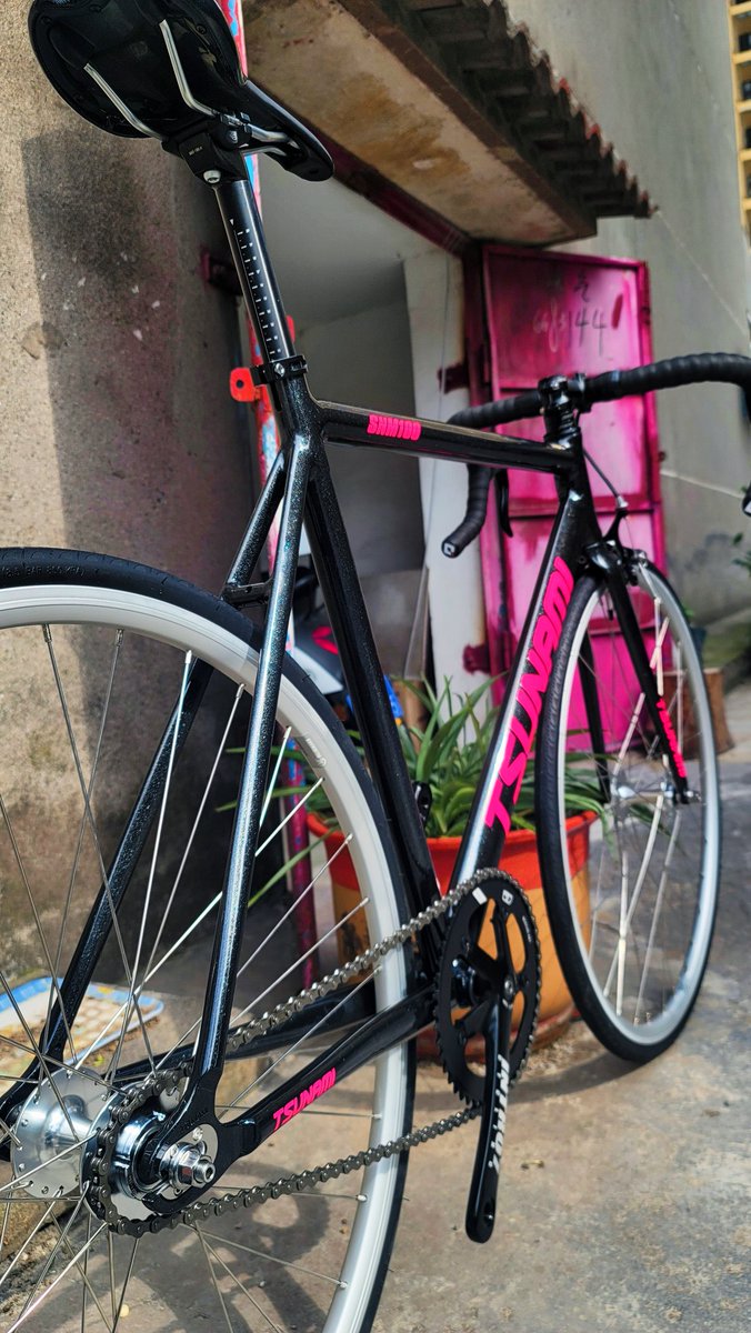 tsunami82269's tweet photo. 🖤💓Today Build: TSUNAMI snm100 Galaxy Black Pink, Black Grey Pink!
fixed gear bike, single speed bike, tracklocross, pist bike, track bike, fixie bike , 海啸 速那米 固齿 单速 竟轮 intro7轮组 死飞、固齿、竞轮、单速车、整车、车架、场地、轮组、Cinelli、 全速力、Dosnoventa、Bianchi https://t.co/puu0NmfkQM