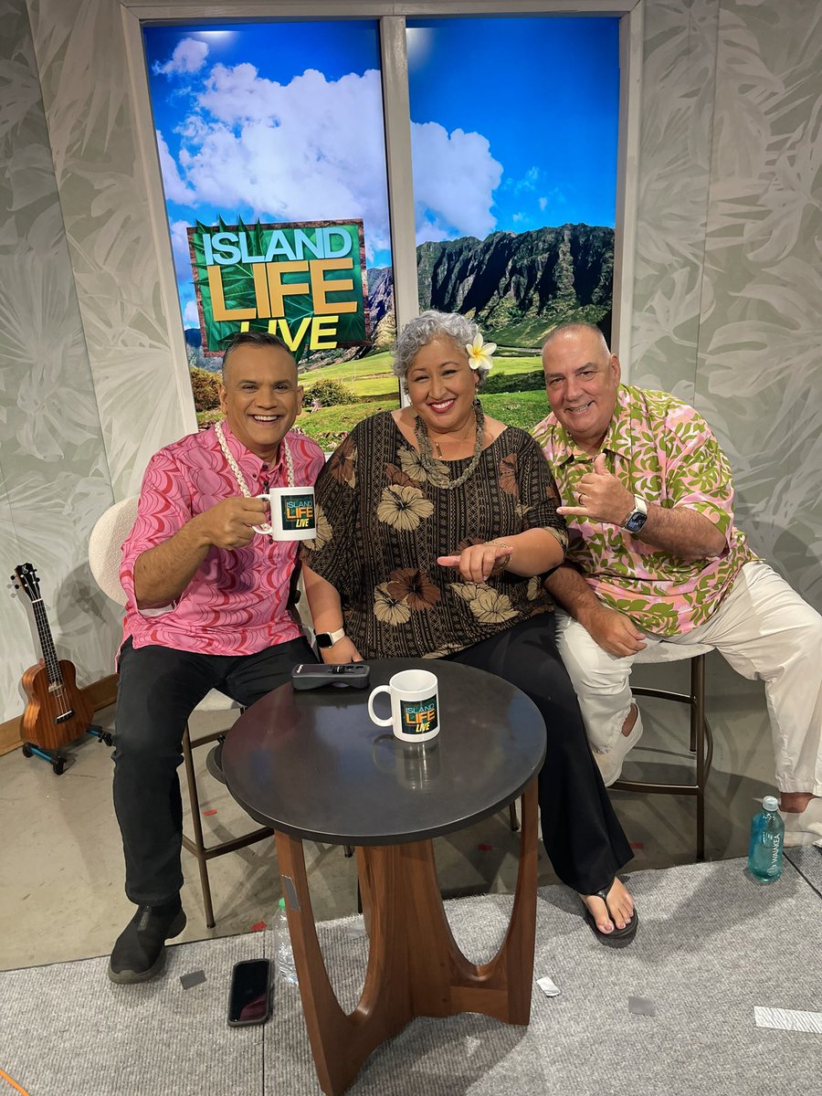 SportsAnimals's tweet photo. Out plugging the new line up @ESPNHonolulu -Mahalo @daveydhawaii and @LinaGirlLangi https://t.co/MAOKXZLtG4