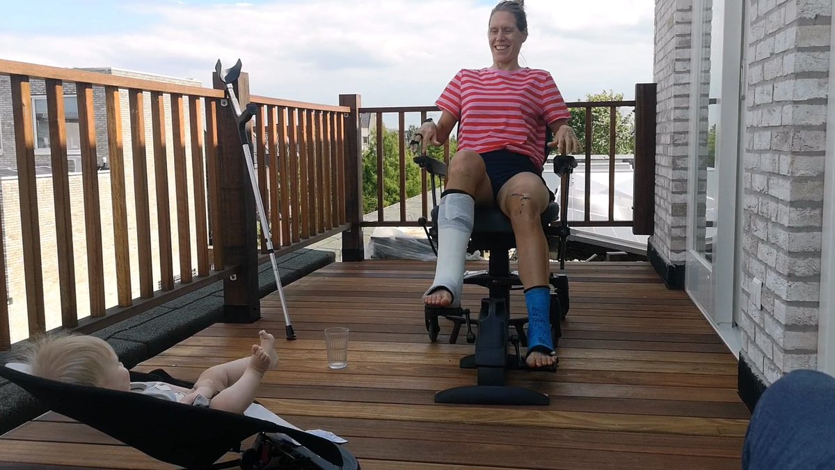 Ellen had niet alleen haar enkel gebroken, maar ook haar rechtervoet, haar vinger, ze had een spierhernia in haar bovenbeen en diepe snijwonden in haar benen die met 24 hechtingen aan elkaar moesten worden gezet.

Een paar (hoogte)punten uit haar herstel: