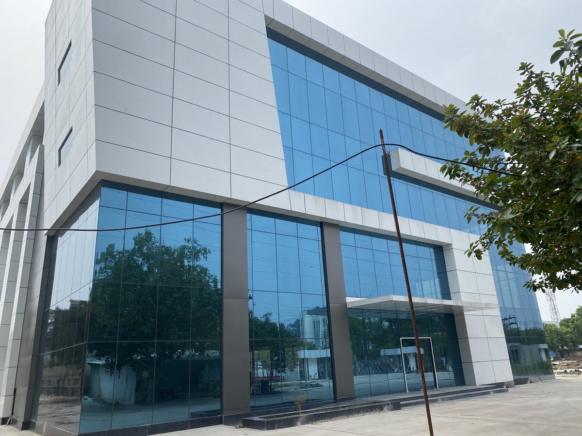 ShwetankGhosh's tweet image. Factory Space For Rent In Noida

1. 450M 10000sqft 3lac 
2. 800M 16000sqft 4.50lac 
3. 1000M 22000sqft 8.50lac 
4. 1800M 44000sqft 13.50lac 
5. 4000M 1lac sqft 30Lac 
6. 4000M 2lac sqft 60lac 

Ideal For Warehouse, Electronic Manufacturing, Ready Made Garments 
 #factoryforrent