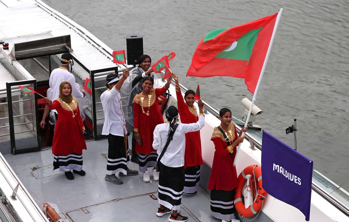 GerardHuiting's tweet photo. Team Maldives at the Paris Olympics Opening Ceremony 🇲🇻 https://t.co/pOBm7uPZe3