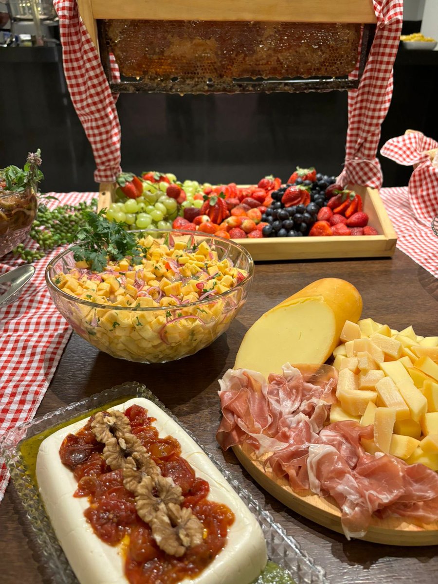 Um pouco do trabalho de hoje! Mesa de frios para aniversário de 50 anos de um grande amigo
