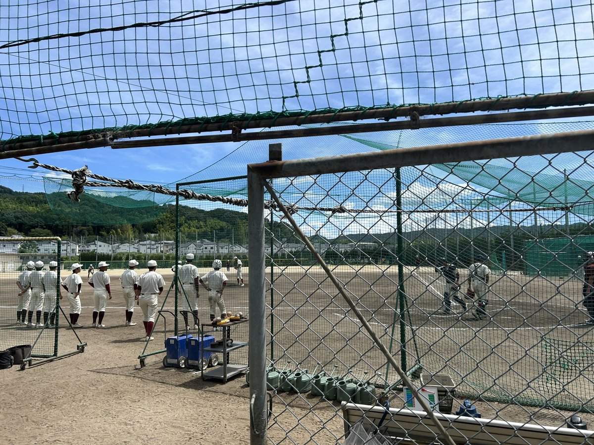 meaeeeeen's tweet photo. 交野高校野球部の試合チラッとみてきた
俺ここのOBやねん
がんばれー！ https://t.co/mUZvuqigBz