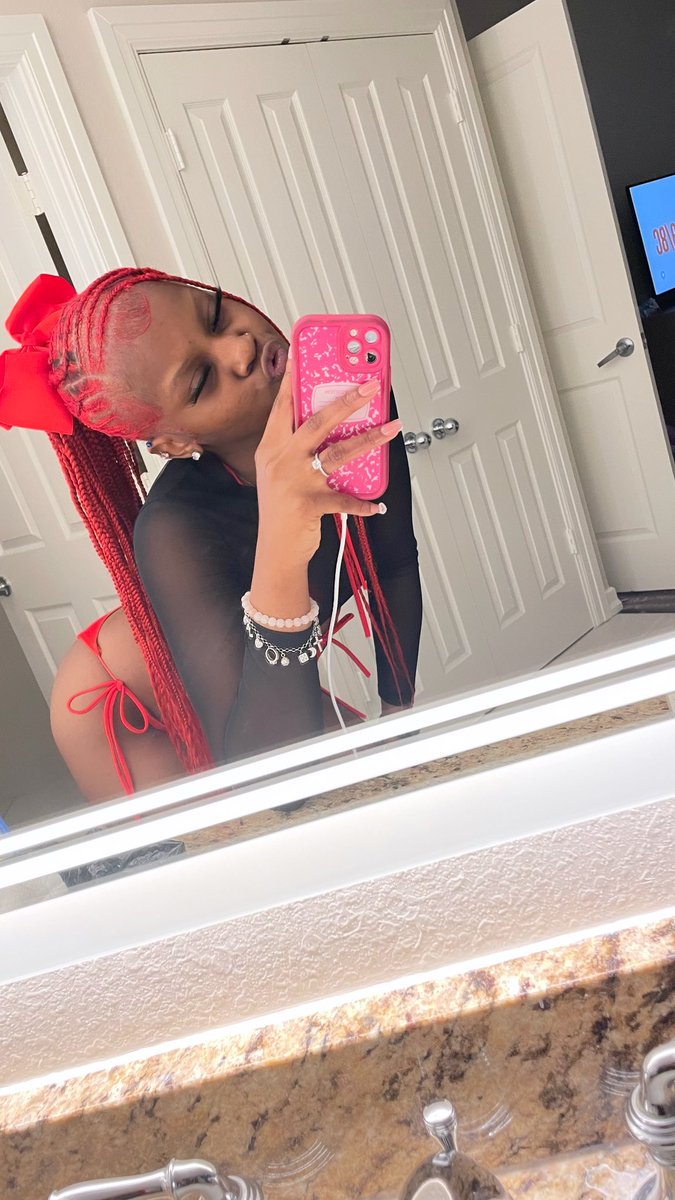 thaarealbarbiie's tweet image. pretty &amp;amp; petite 🧟 . 

#lilredshitt #viral #lashtech #fypageシ