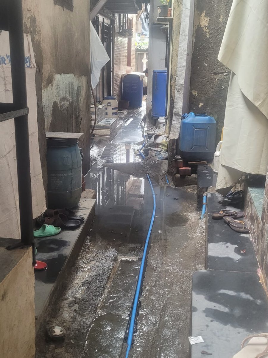 RaviShukla1985's tweet photo. Failure of newly appointed contractor under SMPA (Dattak Vasti) in Ambewadi, Ward 80 at K/E ward is forcing people to live in a miserable condition. Urge @mybmc to take immediate action at Hansraj Molakram Chawl (in the lane behind Wamanrao Khope Chawl)
@CMOMaharashtra https://t.co/otiz5JAlrU