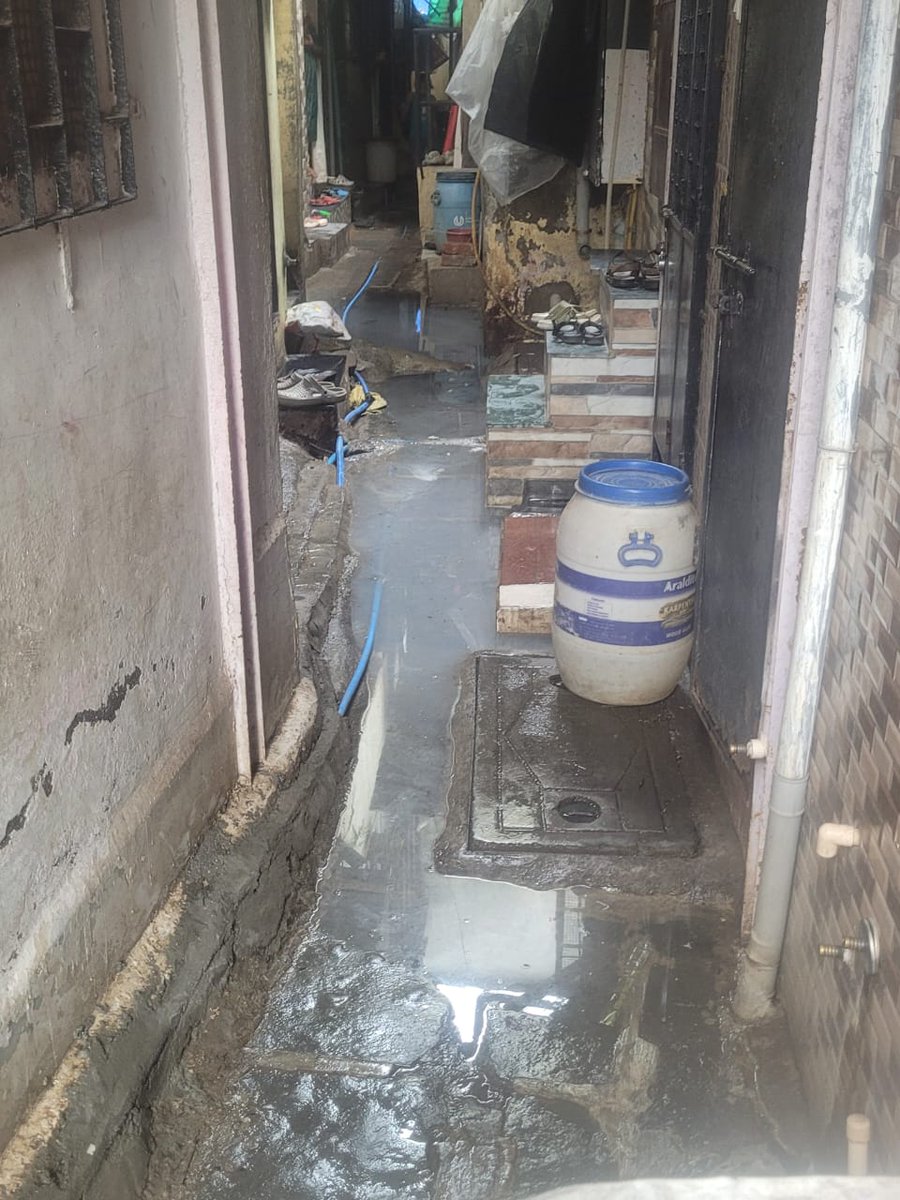 RaviShukla1985's tweet photo. Failure of newly appointed contractor under SMPA (Dattak Vasti) in Ambewadi, Ward 80 at K/E ward is forcing people to live in a miserable condition. Urge @mybmc to take immediate action at Hansraj Molakram Chawl (in the lane behind Wamanrao Khope Chawl)
@CMOMaharashtra https://t.co/otiz5JAlrU