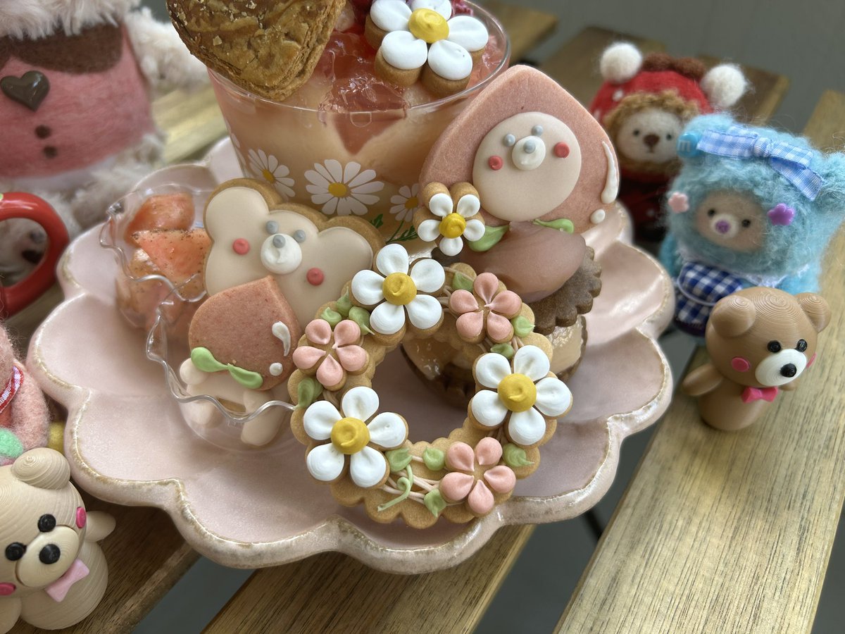 harpliy's tweet photo. 本日は仕事がお休みなのでお昼に
ayumi cafe(@cafe_ayumi )さんに行ってきました。
くまおくんの桃狩りプレート🧸🍑を頂きました🍑
とても爽やかで夏らしく可愛いプレートです🍑
もふくまちゃん(@cocoa_room )も一緒です🧸
#cocoaroom
#ayumicafe https://t.co/WyEFxh42bT