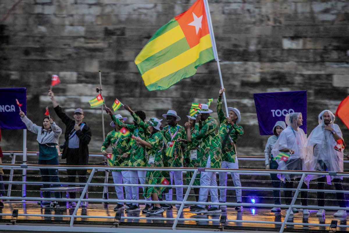liloudini's tweet photo. #Paris2024 🗼
Un clin d'oeil à nos Ambassadeurs 🇹🇬 ❤️
Vous représentez le pays avec fierté et ambition de ramener des médailles. 
Le peuple Togolais vous adresse son amour et son soutien 🎖️🇹🇬❤️
#FiertéNationale 🇹🇬🎖️#FiertéTogolaise 🎖️🇹🇬 #TogoAuJO #TOGO #TeamTogo #JeuxOlympique https://t.co/mEFmsyajoT