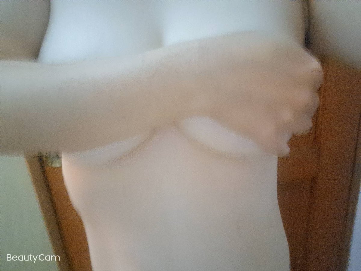 tiwe702568's tweet photo. 今晚本想說泡泡湯就好了
但…..婆的惡魔好想又來了
還在工作就發這個

還說：「今晚想來點不一樣的」

今晚的單男有福了…
感覺我的性命也不保了….

希望單男可以賣力點🤣🤣🤣

#中部
#單男 https://t.co/bf4iDsz3ZI