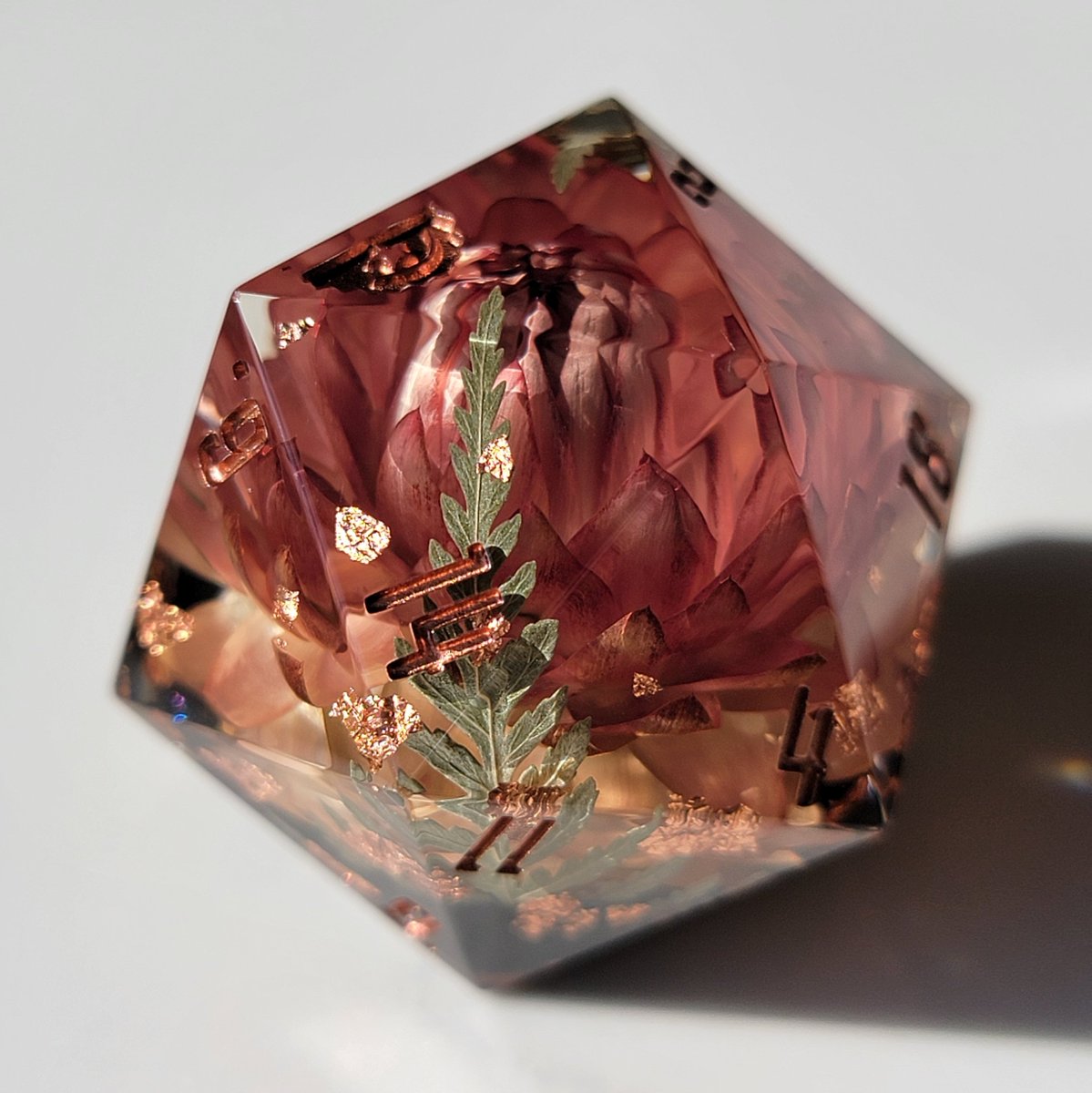 dicedumpling's tweet photo. ✨️🍂[ 𝕃𝕒𝕤𝕥 𝕃𝕚𝕘𝕙𝕥 ]🍂✨️ strong autumn vibes from this D20 💖 can't wait to make more dice for the upcoming fall season!

Also posting 3 pics instead of 4 at a time... that way the first pic is bigger? Idk what this platform likes haha 🥴 https://t.co/stmnB1Nhf4