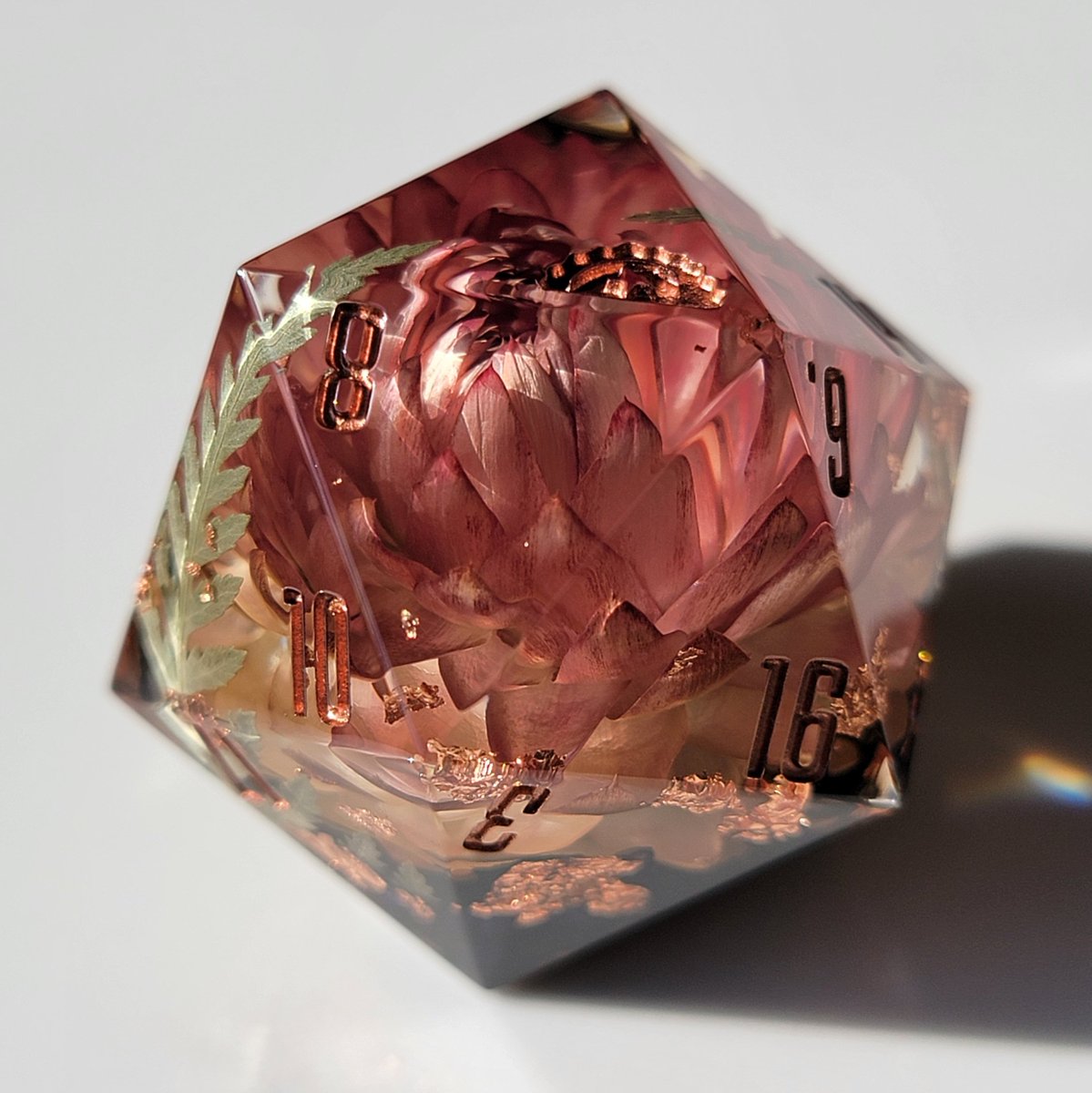 dicedumpling's tweet photo. ✨️🍂[ 𝕃𝕒𝕤𝕥 𝕃𝕚𝕘𝕙𝕥 ]🍂✨️ strong autumn vibes from this D20 💖 can't wait to make more dice for the upcoming fall season!

Also posting 3 pics instead of 4 at a time... that way the first pic is bigger? Idk what this platform likes haha 🥴 https://t.co/stmnB1Nhf4