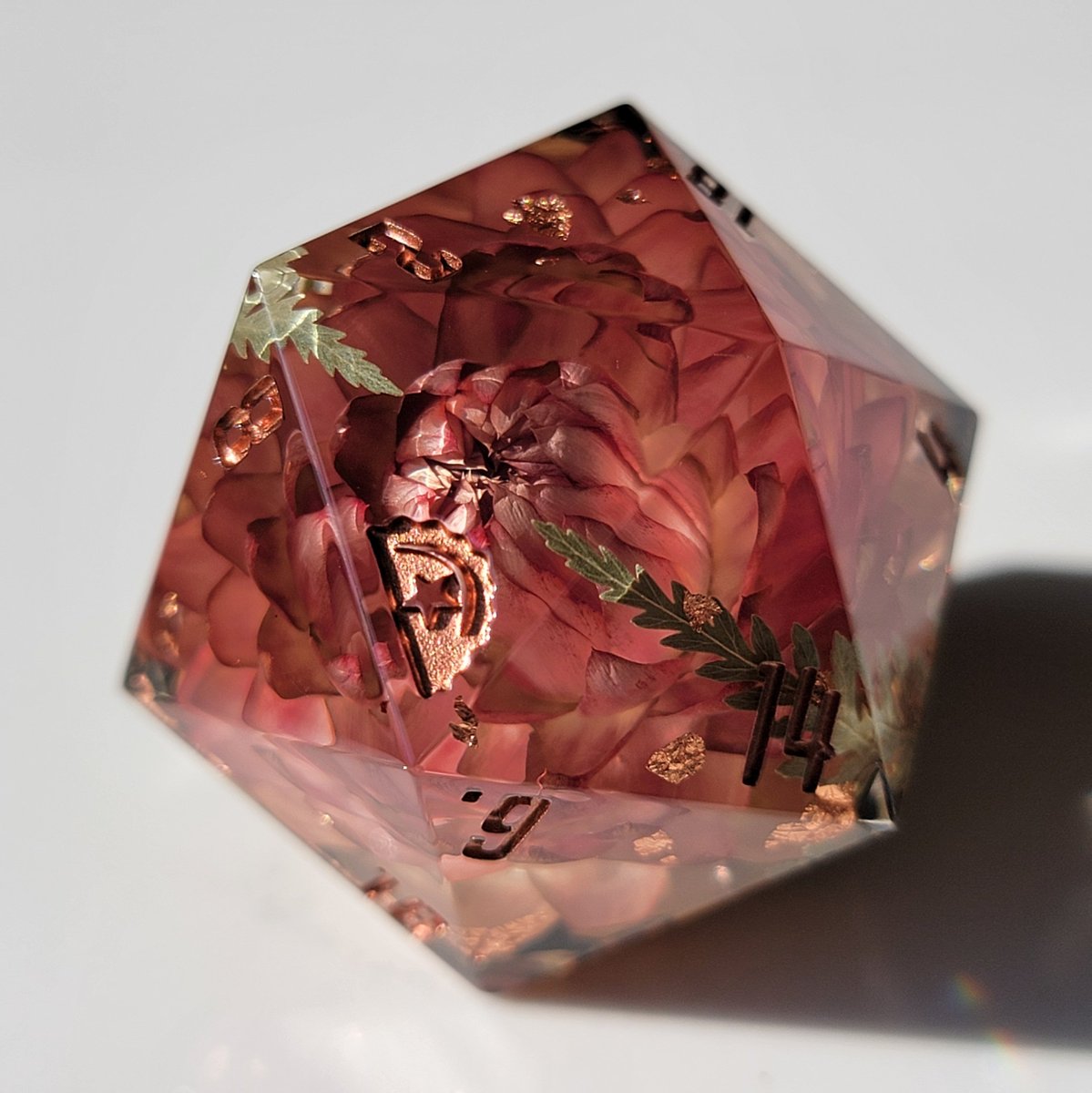 dicedumpling's tweet photo. ✨️🍂[ 𝕃𝕒𝕤𝕥 𝕃𝕚𝕘𝕙𝕥 ]🍂✨️ strong autumn vibes from this D20 💖 can't wait to make more dice for the upcoming fall season!

Also posting 3 pics instead of 4 at a time... that way the first pic is bigger? Idk what this platform likes haha 🥴 https://t.co/stmnB1Nhf4