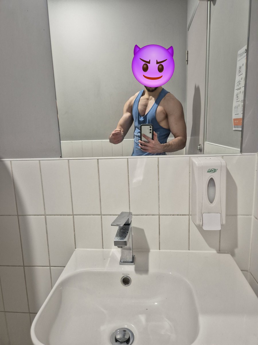 MuscleDaddyD1's tweet photo. Start sending today losers, alphas out for footgolf and dinner with friends tonight and it should be on your beta cash

#findom #cashmaster #paypig https://t.co/zUMlNrHl2T