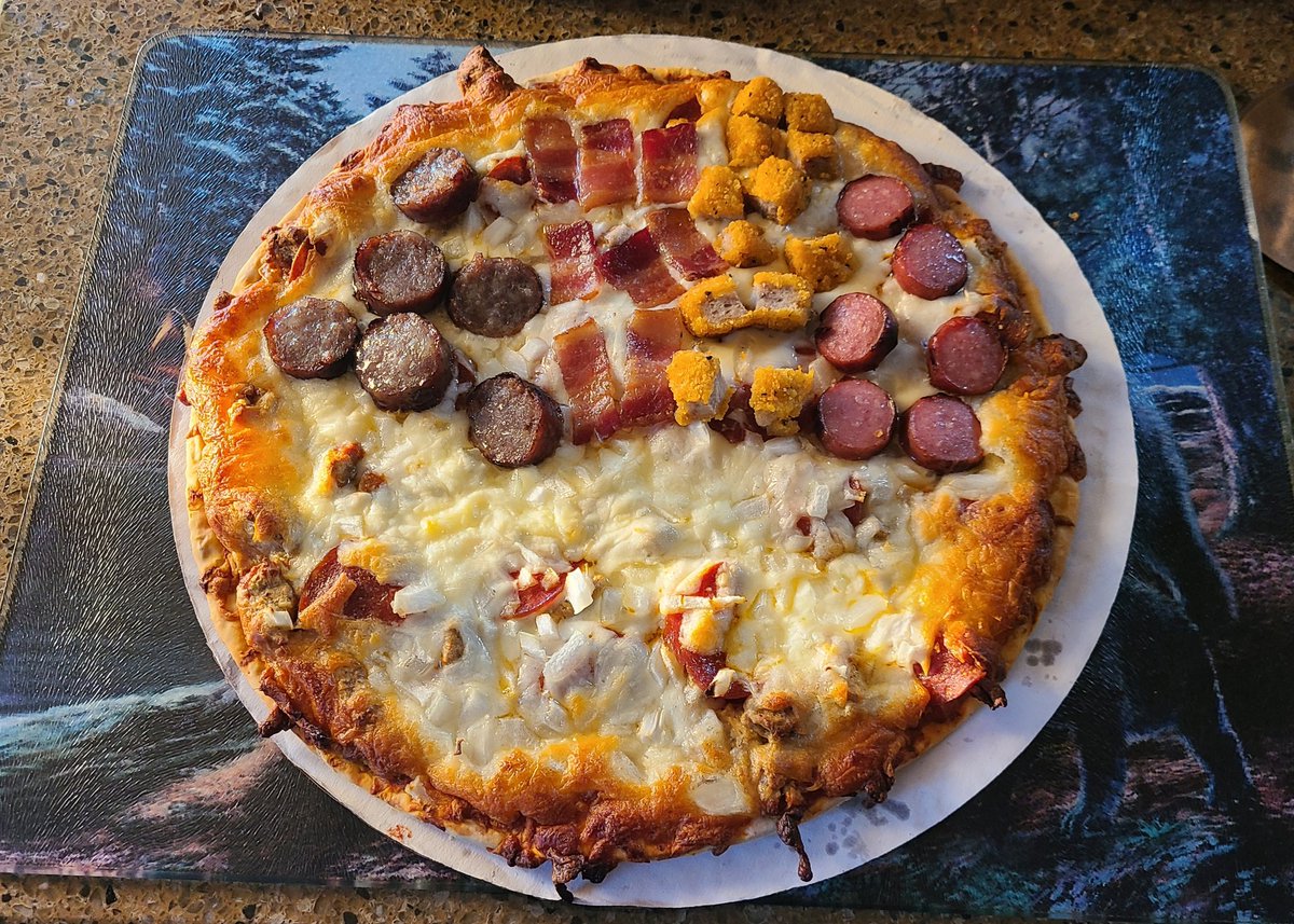 pookondotcom's tweet photo. I made a leftover meatzza using Italian sausages, bacon, chicken nuggets and weiners. My cabinmate didn't approve, but she couldn't stop me because I didn't do it on her side of the pizza. #THATMEAT!! https://t.co/pMOBLowtrQ