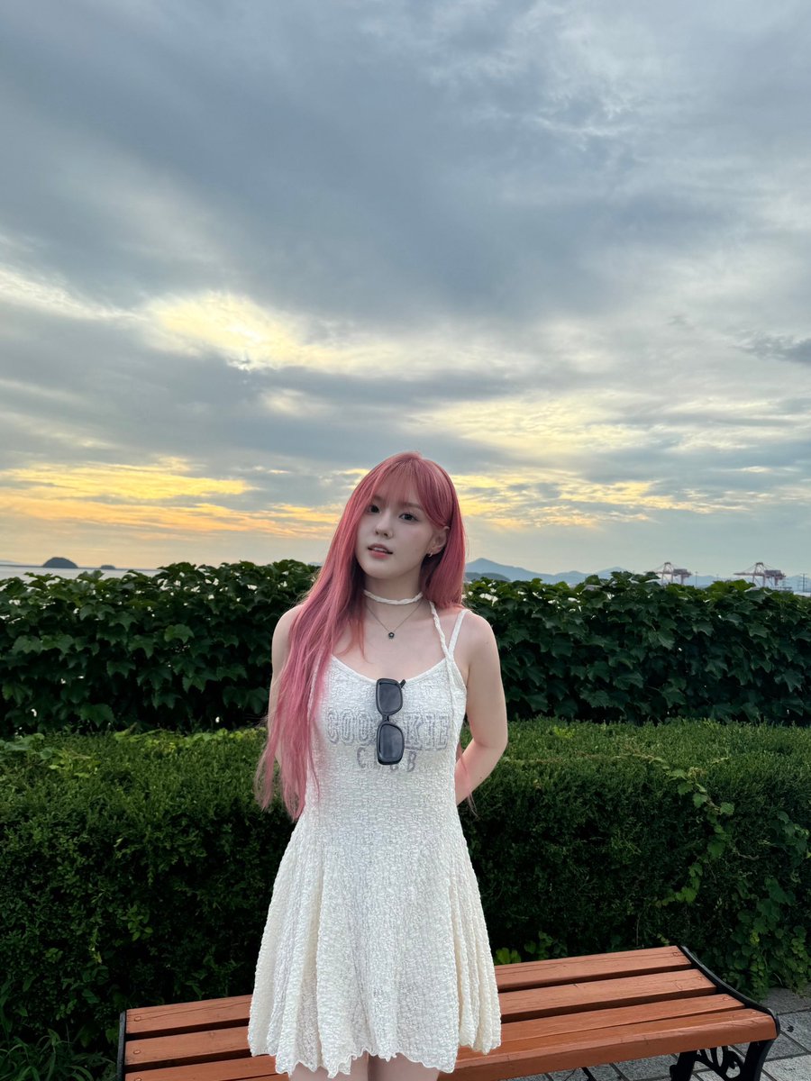 official_kep1er's tweet image. 예쁜 하늘 ✈️

#김채현 #CHAEHYUN
#Kep1er #케플러