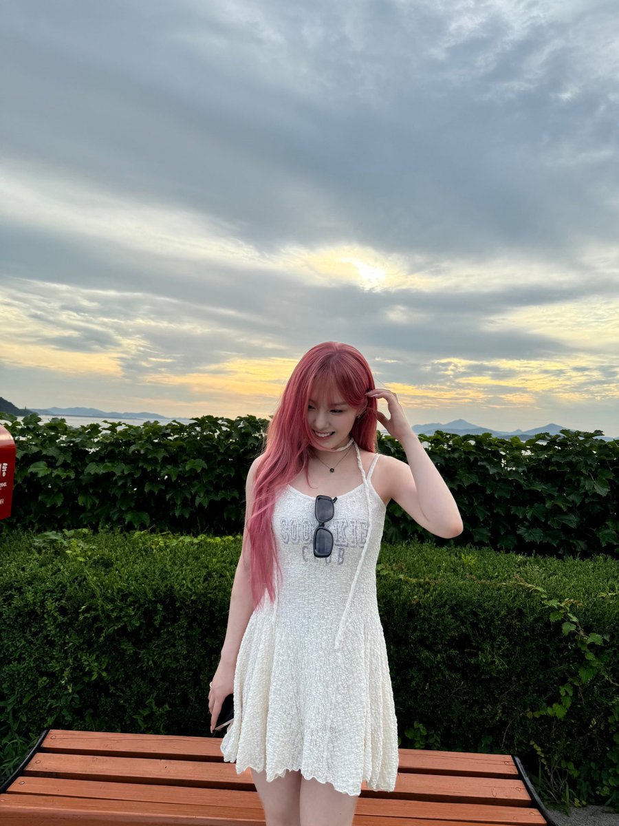 official_kep1er's tweet image. 예쁜 하늘 ✈️

#김채현 #CHAEHYUN
#Kep1er #케플러