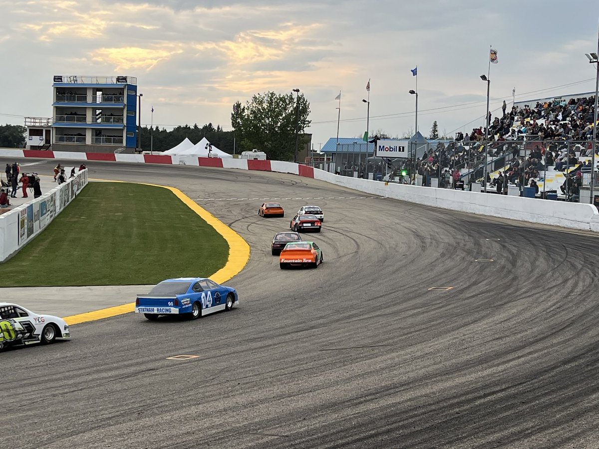 jmulder51's tweet image. @EIRNASCAR Friday night before the Canada Series rolls in tomorrow 🤟 

#SupportLocalTracks