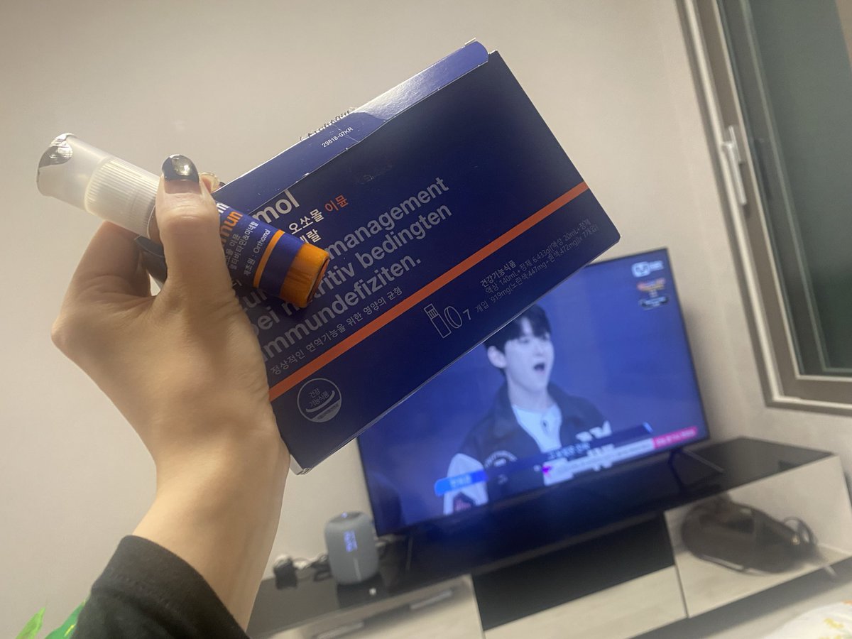 yan19921204's tweet photo. #韓国留学 #韓国 #韓国生活 #韓国譲

必要でしたらTV台もお譲りします🥰
TV台の運搬は용달が必要かと思いますが、テレビだけならブルータクシーの大きさで運べます✨

毎日韓国の音楽番組を見たり、エムネット見たりと思い出深いTVです…！50インチなので薄型で大きい🥹 https://t.co/B7osYHA7zC