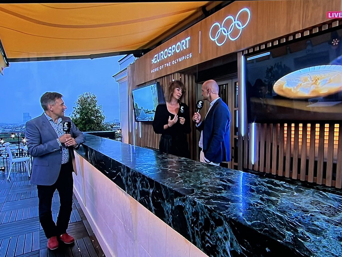 MrCloudancer's tweet photo. @Eurosport_PL Weźcie powiedzcie panu że jak się rozmawia to się nie trzyma rąk w kieszeniach. https://t.co/N6qPQf2dW8
