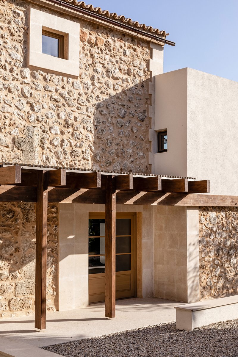 S_SOSTENIBLE's tweet photo. SA TARONJA, RESTAURACIÓN DE UNA CASA DE PIEDRA DE 300 AÑOS 👉 https://t.co/nkylrhcVxE

Arquitectura BEEF ARCHITEKTI 📸 Tomeu Canyellas

#Arquitectura ch+qs arquitectos 📸 Fernando Guerra | FG+SG #Arquitecturademadera #MaderayConstrucción https://t.co/oj0zI5obia