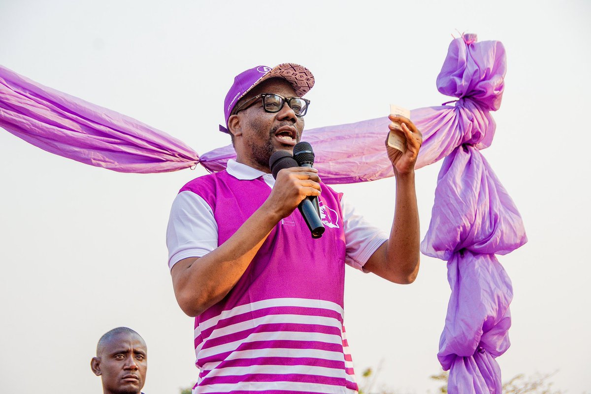 zittokabwe's tweet photo. Siasa ni Ushawishi. Vyama vishindane kwa mawazo (ideas) na Sera (policies) za kubadili maisha ya wananchi. Wananchi wataamua wazo gani bora. Tunapoelekea uchaguzi wa Serikali za Mitaa tunawaambia washindani wetu, CCM, kuwa waache vitisho huku Vijijini. Tushindane kwa hoja https://t.co/GbpVquAncY