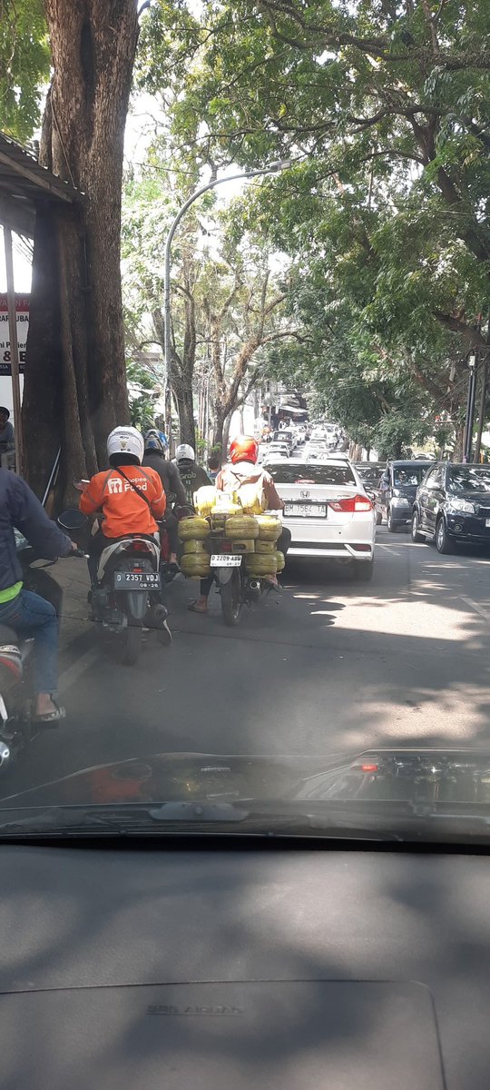 Sellyei31's tweet photo. @PRFMnews tubagus ismail arah cigadung macet ada apa ya??? https://t.co/ng3PlH08AN