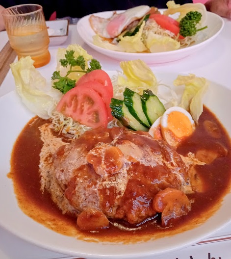 RIE727GIGS's tweet photo. ( ；∀；)今年も幸せな幸せな誕生日です。お祝いありがとう様です。
パソコンの液晶が右下あたりからだんだん暗くなっちゃって、最近はほとんどパソコンひらかず すっかりネット離れしてますが 地道に生きてます。
あと、自分的にはダイエットしてるつもりなんだけど 痩せないのは…なんでかなぁ？ https://t.co/G5cTwlxYlS