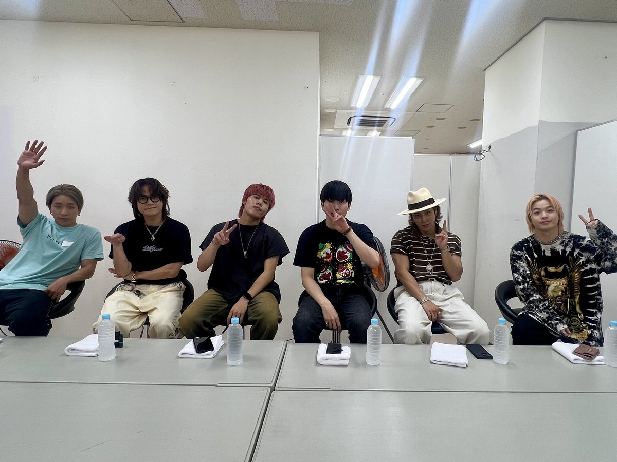 therampagefext's tweet photo. 2部始まりました！
2人だけ順番変わってるようですね😁

山彰→RIKU→慎→拓磨→翔吾→陣 https://t.co/1cSVtfHeGt