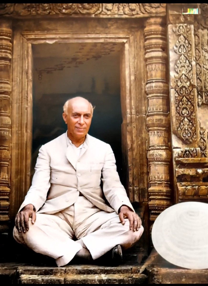 "कोई भी आदमी जो साम्प्रदायिक दिमाग का होता है, वह एक छोटा आदमी होता है। उसका दिमाग कुंद होता है। वह कोई बड़ा काम नहीं कर सकता। इस तरह के सिद्धांतों पर बने देश भी छोटे हो जाते हैं। साम्प्रदायिक आदमी समस्या को समझ ही नहीं पाता।" 

- पं. नेहरू, 12 दिसम्बर 1951 को।