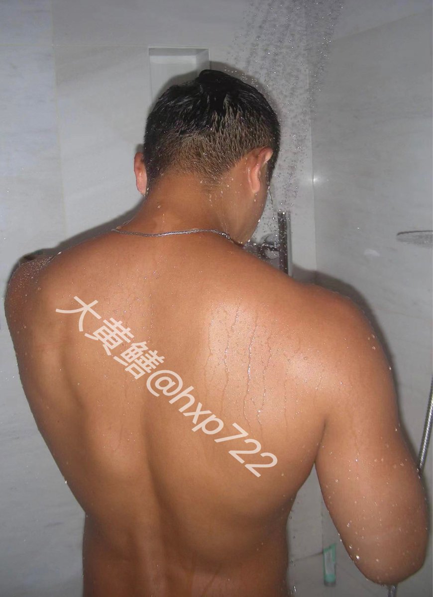 黑皮肌肉健身教练 /性瘾打桩机/喜欢身材好的 /不耐的别找我

干完事后，舒服的冲个澡🛁