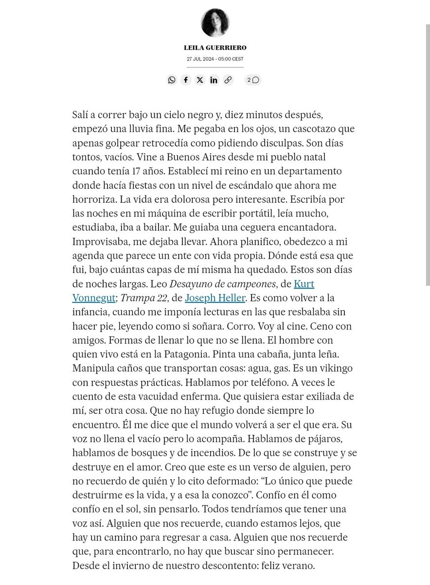 «Su voz no llena el vacío pero lo acompaña».

Leila os trae el café.