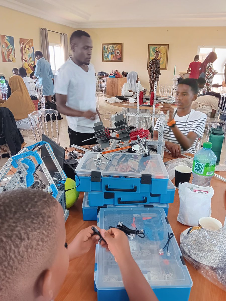 RugyendoQuotes's tweet image. We are #RobotsUganda from @YoungEngneersUG at the #PanAfricanRoboticsCompetition.
#PARC2024. Our robot is almost ready for tomorrow&apos;s cutthroat continent competition. We are flying the Uganda flag in Dakar Senegal