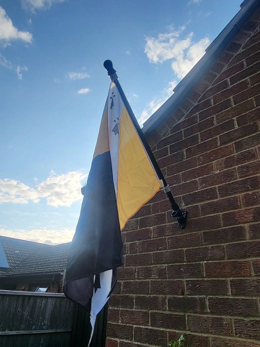 Happy Norfolk Day. <a href="/NorfolkFlag/">NorfolkFlag</a> managed to get the right flag this year! #Heacham