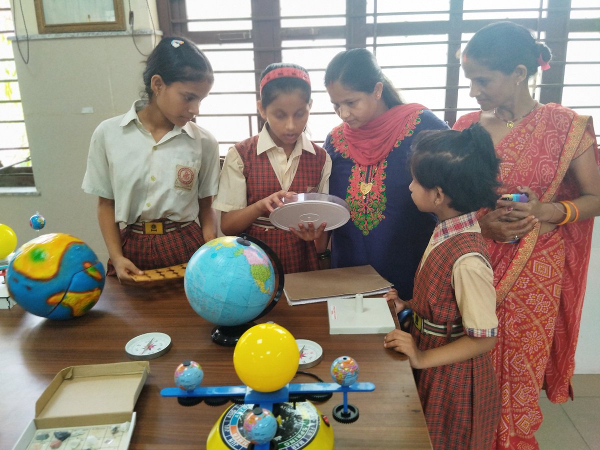 GitaTanganiya's tweet photo. 📚👨‍👩‍👦 Excited for Mega PTM! Our students are thrilled to showcase their Social Science lab, demonstrating the engaging activities and projects that make learning so fun. Join us as they reveal how they spend their school time with passion and interest. #MegaPTM #SocialSciencelab https://t.co/trr1YZlLOM