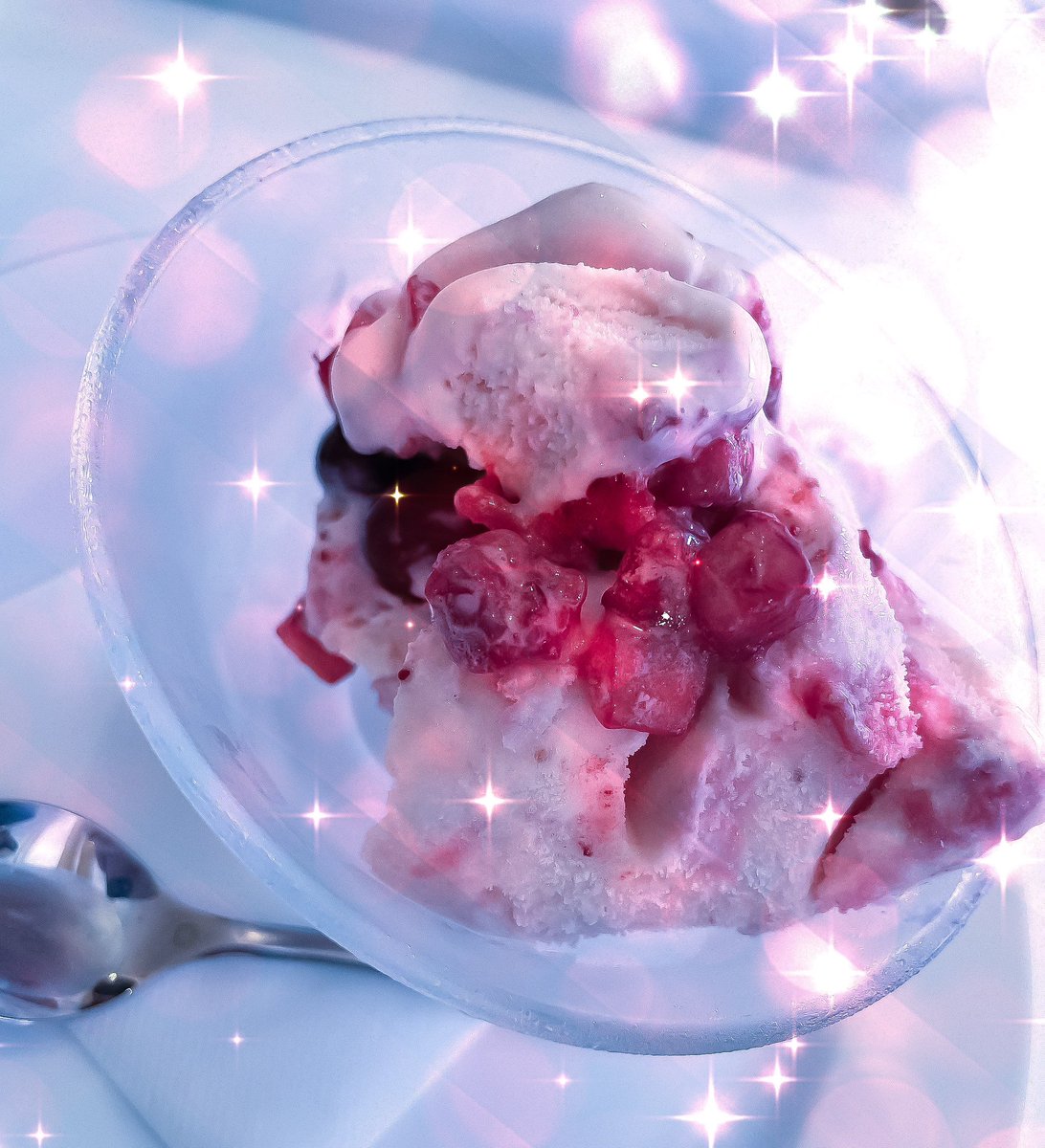 chloettyyy's tweet image. uprightさんのHalf Anniversary oneman LIVEに行ってきた！！
たくさん歌詞を書かせていただいていていつもお世話になっております🙇‍♀️🔥
始動ライブ以来だったからとても感動した！🧸❤️‍🔥これからも応援隊🧸🔥
終演後はクリエイターやスタッフの皆さんとアイス食べて帰った🍨🍓
#upright #アップライト