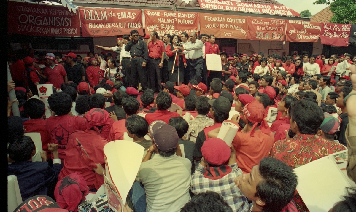 NicoDL0811's tweet image. #Throwback1996 #Flashback1996

Happy day to commemorate 28 years of Kudatuli (27 July 1996 - 27 July 2024), may the victim Kudatuli be accepted by his side and given steadfastness by God and may the people have the right to uphold the truth