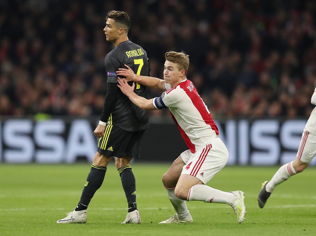 Coach_Temisan's tweet photo. Being positioned ball-side and goal-side as a defender is a fundamental defensive principle. 

Here are 7 reasons why this positioning is non-negotiable. https://t.co/trh7U7Qvt6