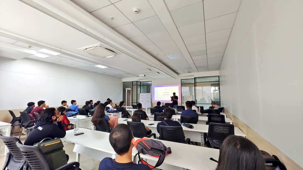 ialimustufa's tweet image. Housefull at DevRel Mumbai Meet-up #1 with @goofmint;

#DevRelIn #DevRel