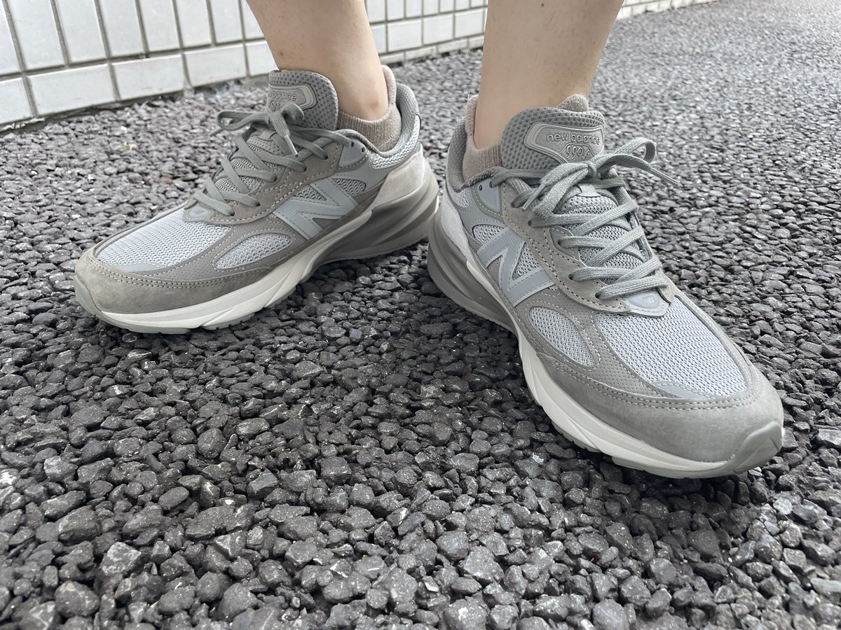 at_xx_yy's tweet photo. KITHが使うグレー(スティールブルー)も良いけど、WTAPSのグレーも最高。。990v6も履き心地最高。 #kith #kithtokyo #newbalance #wtap #ダブルタップス #ニューバランス https://t.co/M706vxMM7Y
