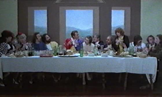 Comunque, questo era Arbore nel 1980 con il Pap'occhio: c'erano pure "le sorelle Bandiera", ovvero dei travestiti, al tavolo. 
All'epoca si poteva ancora scherzare sull'Ultima Cena (e anche sugli arabi: mitico Andy Luotto che faceva Armand) senza i lamenti della cancel culture di