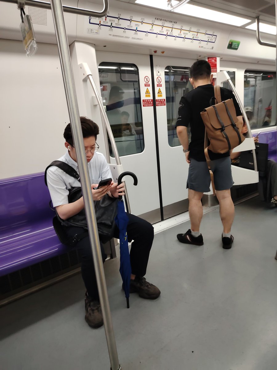powerbottowith1's tweet photo. 地铁夏日糙男系列 #直男 #粗腿 #中年大叔 https://t.co/mKAVfmEPe6