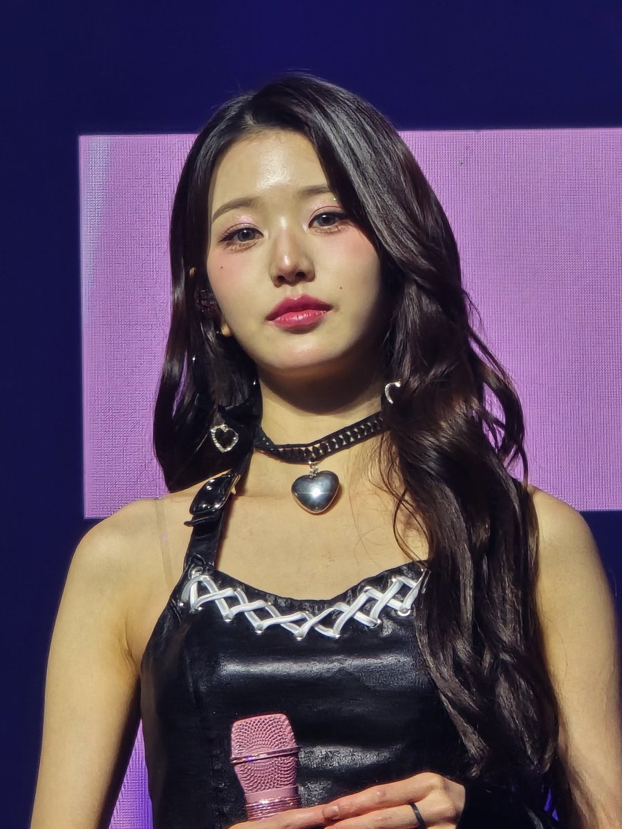 sashlyuwu's tweet photo. The goddess herself #wonyoung #IVE_WORLD_TOUR #IVEinMelbourne https://t.co/0Zz7pinVRX