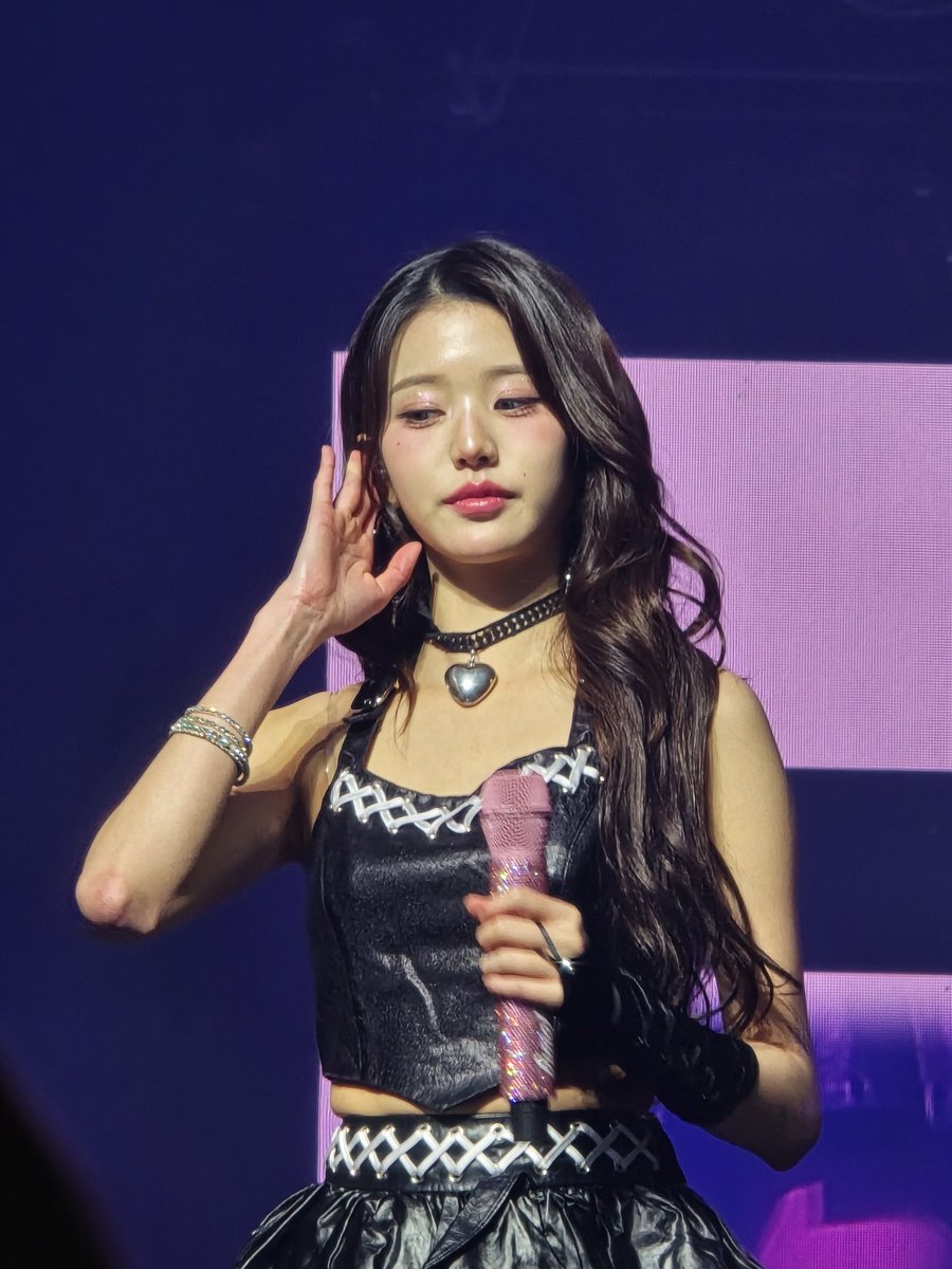 sashlyuwu's tweet photo. The goddess herself #wonyoung #IVE_WORLD_TOUR #IVEinMelbourne https://t.co/0Zz7pinVRX