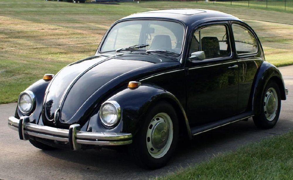 UltimativCars's tweet photo. This 1969 #Volkswagen/#VW #Beetle 1500 [w/ US-specs!] is one of 377,332 units from 1969, of which a (yet) unknown amount w/ #sunroof.

This specific unit is still owned by #ClassicCarWeekly.net, but actually for sale on #BringATrailer (#BaT):
https://t.co/P58Q5ksIxA https://t.co/Rh7GaRRBNK