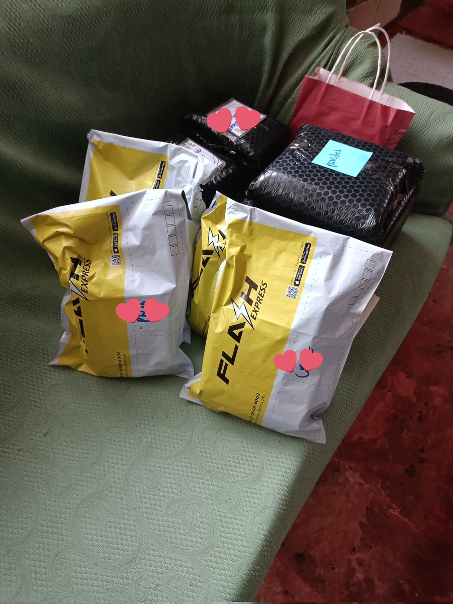 Hannieeyo's tweet photo. #EyoUpdates
to all buyers who paid for sf! already packed na items however all couriers are closed today due to the aftermath from the flood here. for shipout, monday na po sila mapipickup here when I asked them. thank you again for waiting and sorry sa delays po π https://t.co/ZuYhcYqqLT