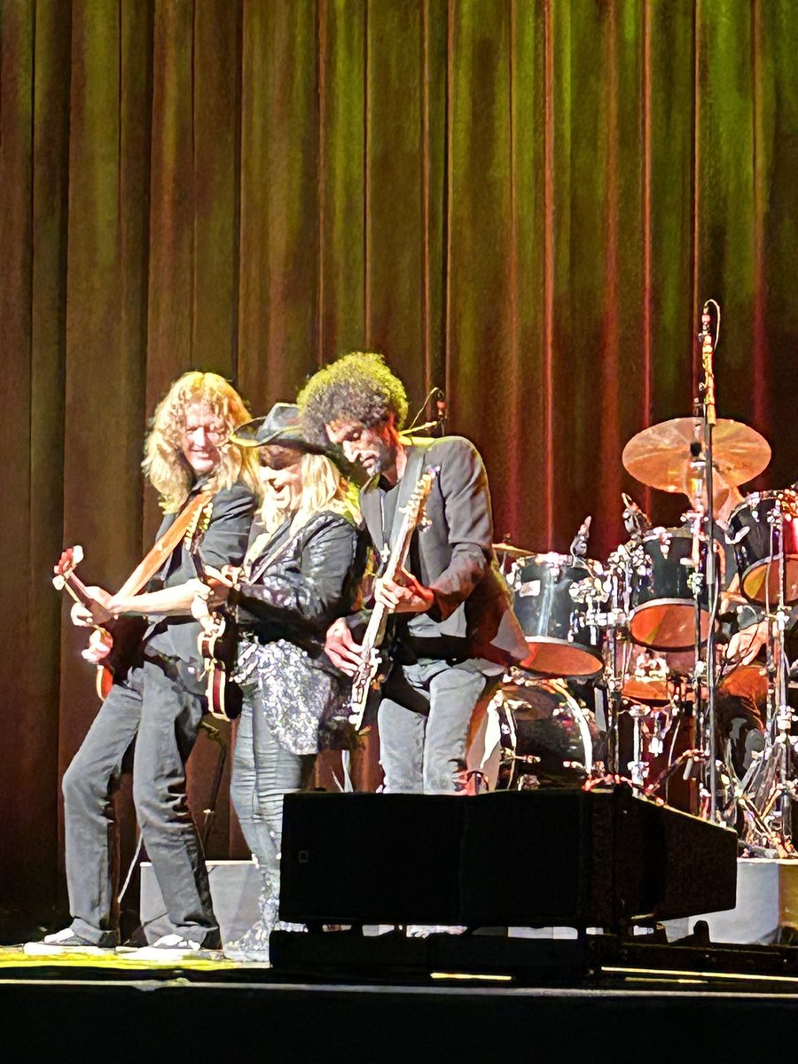 Thank you Melissa <a href="/metheridge/">Melissa Etheridge</a> and band!! ❤️