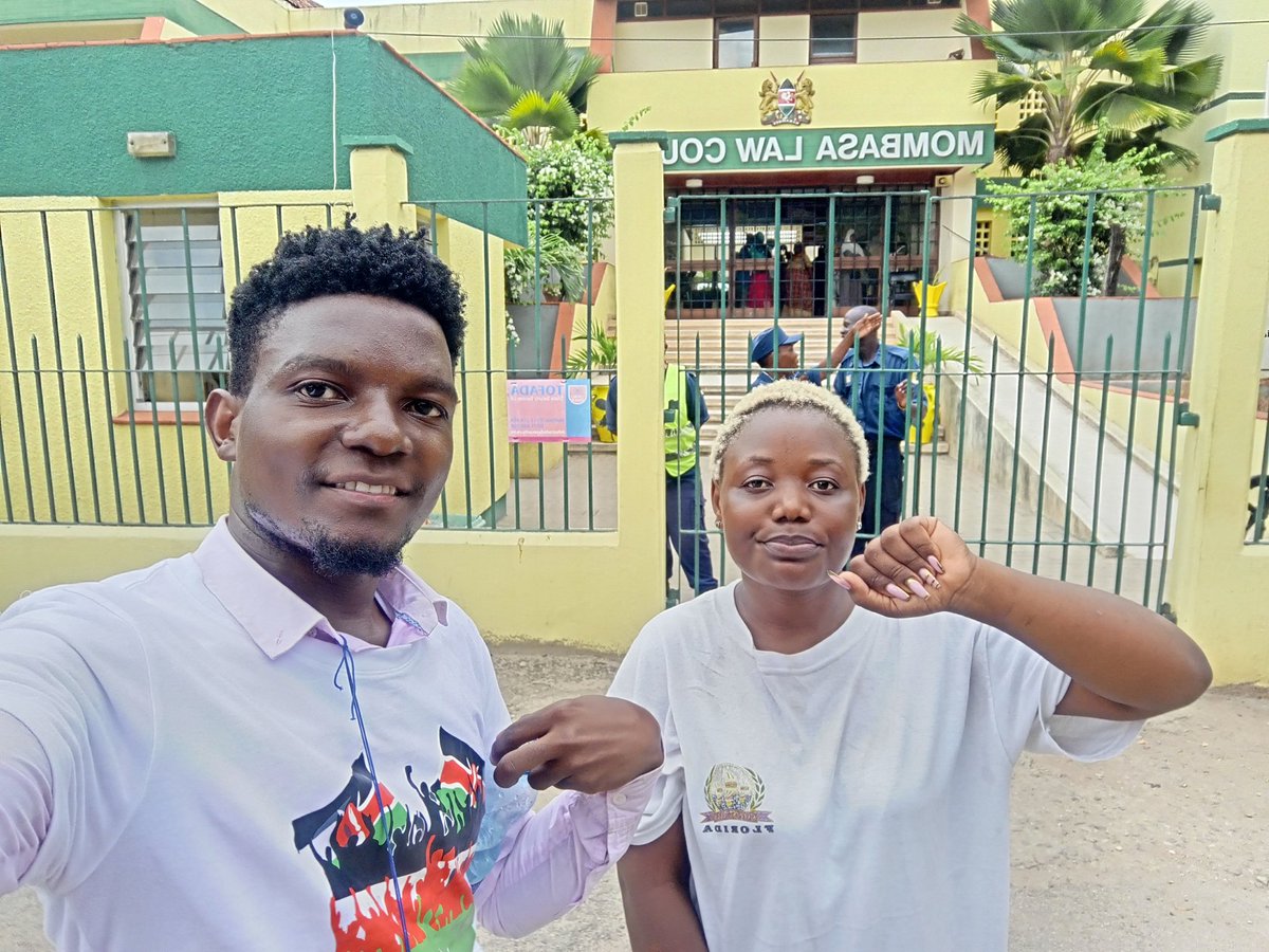 The lady with the Dyed hair is called Lydia.

She was abducted during the Tuesday protests in Mombasa and is no where to be found.

Let's help find her

Please Retweet. Anyone with information DM or comment here

#FreeLydia