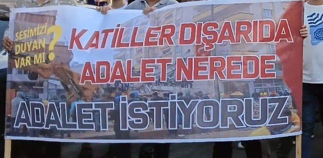 Katillere beraat kararı verenler ,bizim ve çocuklarımızın vebali sizi ömür boyu rahat bırakmayacak .Sizin de o katillerden hiçbir farkınız yok.