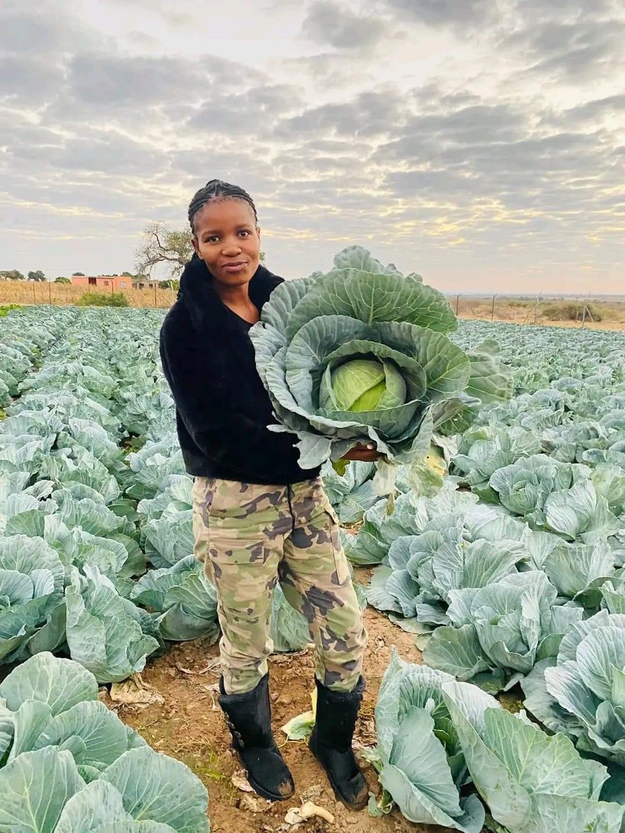 She won’t trend because she’s not naked 😏.

A hustler ❤️🙏.