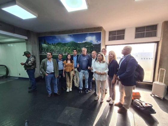 acompanado_el's tweet image. Aquí un grupo de MENAs ( Mayores Extranjeros No Acompañados) intentando entrar ilegalmente en Venezuela.